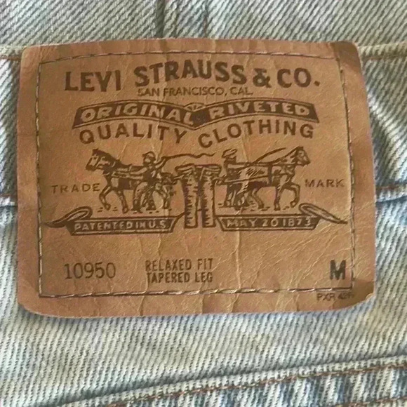 Levi’s 950 | 90’s Orange Tag Relaxed Fit, Tapered Leg Jeans - Picture 5 of 6